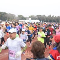 ６千人健脚競う　艫居夫妻が３９回連続完走　佐倉マラソン