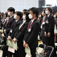 メッセに２千人、個々の誓い　イオン「入社歓迎の集い」