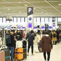 保安検査員処遇改善へ　国際線、サービス料値上げ