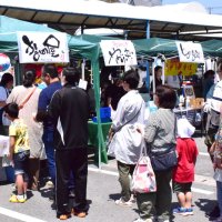 多くの来場者でにぎわった茂原銘産品のお披露目イベント＝茂原市