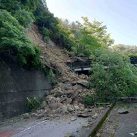 崩落した土砂で埋まった市原市の県道＝１９日（千葉県提供）