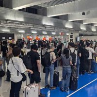 【速報】成田空港でシステム障害　欠航相次ぎカウンターに長い列　「夏休みなのに…」