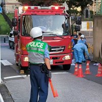 ７歳はねられ意識不明の重体　船橋　容疑で医師の男逮捕　校門出てすぐの横断歩道で