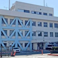 「車が歩道に乗り上げて…」と通報　樹木に車が衝突、同乗の女性死亡　成田