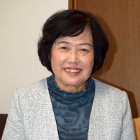 藍綬褒章　地域の相談役担い２３年　民生・児童委員　府野れい子さん　（７５）　【秋の褒章　県内喜びの声】