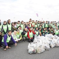 ７０人が海岸清掃に汗　コープみらい、富津で