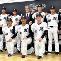 ドラフト１位・西川史礁「本塁打王に」　千葉ロッテ　新入団選手たちが決意