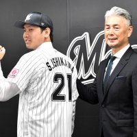 石川柊「自覚と責任持つ」　監督の「２１」受け継ぐ　入団会見　千葉ロッテ