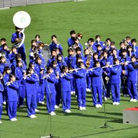 開会式で演奏する習志野の吹奏楽部＝国立競技場