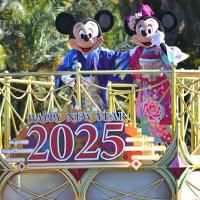 和服姿のミッキーと新年の始まり祝う　正月限定パレード「ニューイヤーズ・グリーティング」　東京ディズニーランド