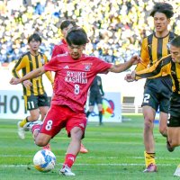 先制も雪辱ならず　亀田、悔し涙と自信　第１０３回全国高校サッカー選手権大会
