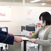 怪しい…ドコモ店員が詐欺を阻止　「警察からＬＩＮＥで調書を取りたいと言われてる」　千葉西署が感謝状　「否定せず話を聞くことが大事」
