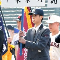 喜びかみしめ先導　３年市丸　【千葉黎明　センバツだより】