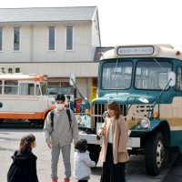 飲食や生演奏にぎやか　ボンネットバスも運行　いすみ