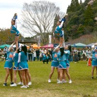 パフォーマンスを披露した外房チアリーディング