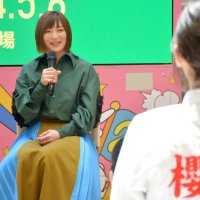 柔道に励む中学生の質問に答える角田選手