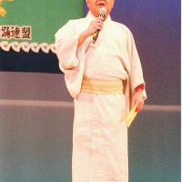 民謡のステージでの大塚さん（本人提供）
