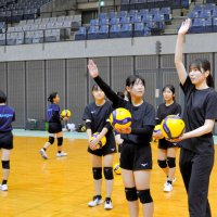 元代表指導誓う成長　中学生バレー教室に１００人　ＶＮＬ予選開催の千葉市