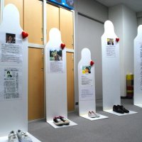 自動車事故ゼロ社会へ　命とハンドルの「重さ」訴え　千葉市美浜区でメッセージ展　犠牲者の等身大パネルや遺品