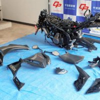 解体されて横浜市の本牧ふ頭で見つかったバイク＝１０日、千葉市緑区の千葉南署