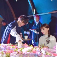 イベントの人気企画「執事のお茶会」。バンパイアにふんした執事がエスコートしてくれる
