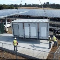 太陽光発電に併設されている蓄電池（京葉ガス提供）
