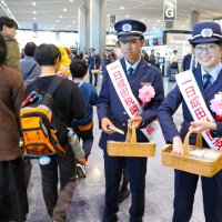 中学生が一日税関支署長　密輸防止呼びかけ　成田空港