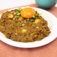 優秀賞の「多古ｍｙやまとピーナツキーマカレー」も商品化された（多古町提供）
