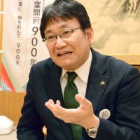 インタビューに応じる神谷市長＝千葉市役所
